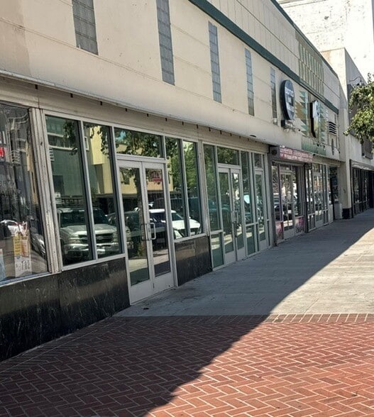 More Photos Of 1505 19th St, Bakersfield Storefront For Lease
