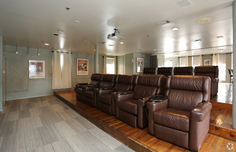 More Photos Of 1623 Main St, Dallas Apartments For Lease