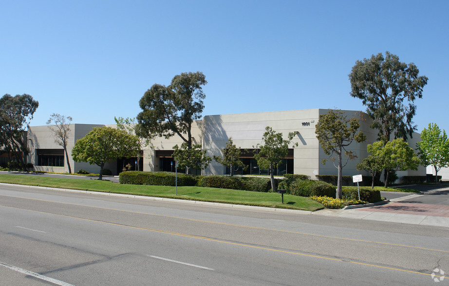 Primary Photo Of 1601 Emerson Ave, Oxnard Manufacturing For Lease