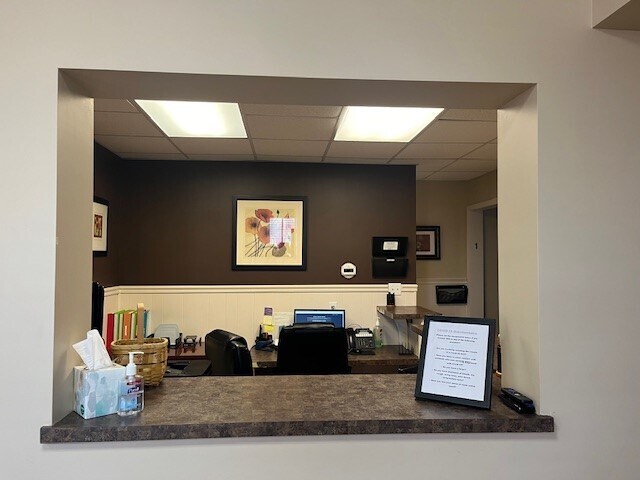 More Photos Of 850 E Franklin St, Kenton Medical For Sale