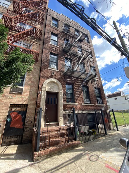 Primary Photo Of 4021 61st St, Woodside Apartments For Sale