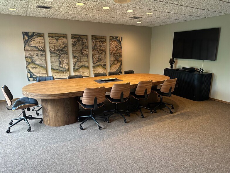 More Photos Of 44 First St, Mount Clemens Office For Lease