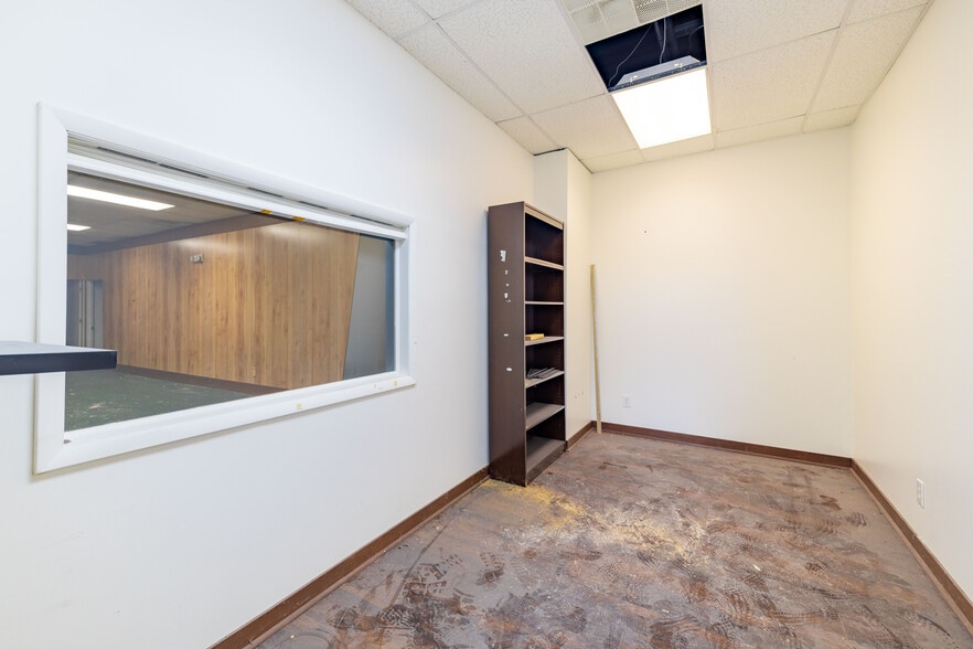 More Photos Of 20095-20119 W 12 Mile Rd, Southfield Storefront For Lease