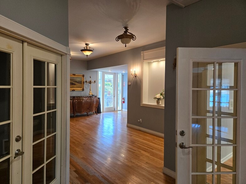 More Photos Of 512 1st St, La Conner Restaurant For Lease