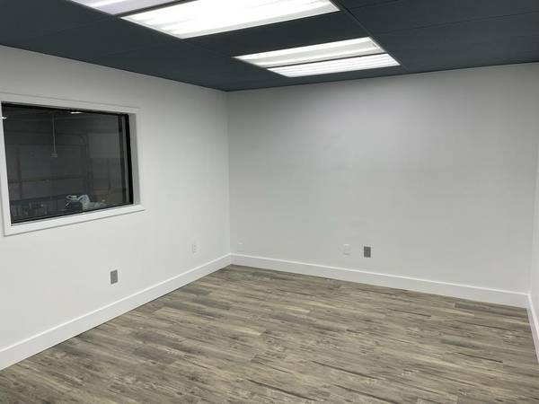 More Photos Of 40 W Crystal Lake St, Orlando Manufacturing For Lease