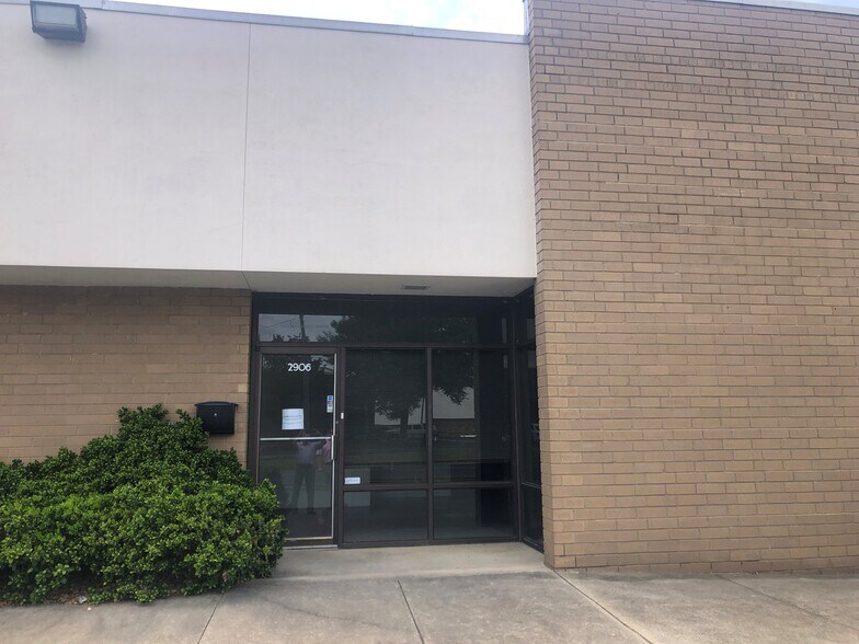 More Photos Of 2906-2924 Baltic Ave, Greensboro Industrial For Lease