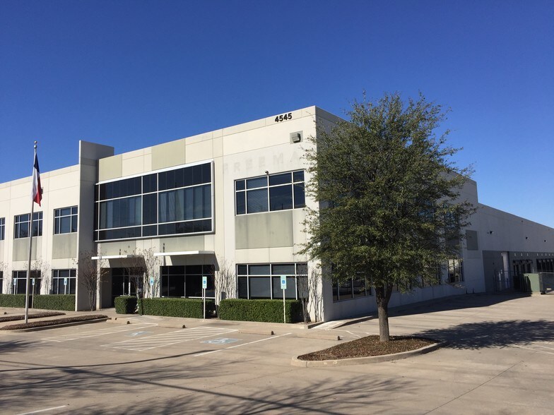 More Photos Of 4545 W Davis St, Dallas Distribution For Sale