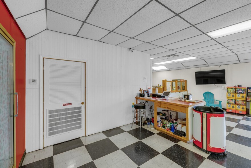 More Photos Of 101 S Main Street, Spavinaw Restaurant For Sale