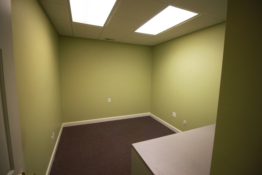 More Photos Of 10151-10171 Bergin Rd, Howell Flex For Lease