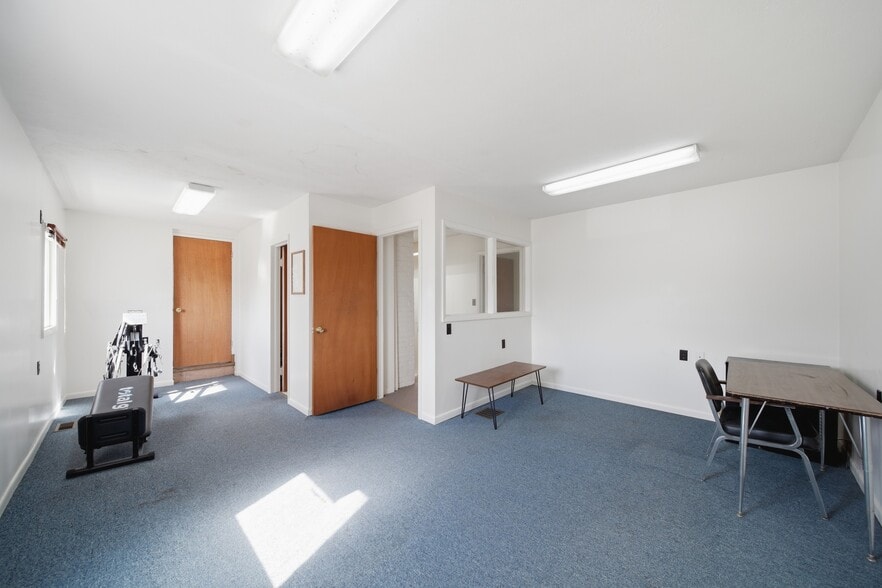 More Photos Of 208 Irwin St, Brooklyn Manufacturing For Sale