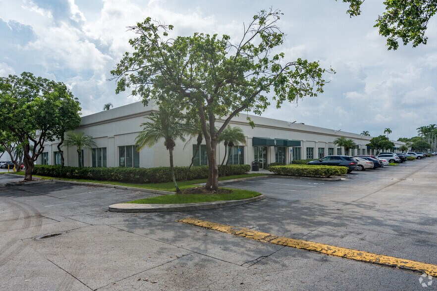More Photos Of 1900-1924 NW 84th Ave, Miami Light Manufacturing For Lease