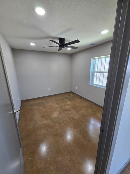 More Photos Of 708 Corry a Edwards Dr, Kennedale General Retail For Lease