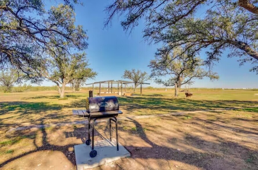 More Photos Of 2070 SW Loop 338, Odessa Specialty For Lease