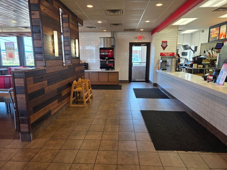 More Photos Of 2010 N State St, Belvidere Storefront For Lease