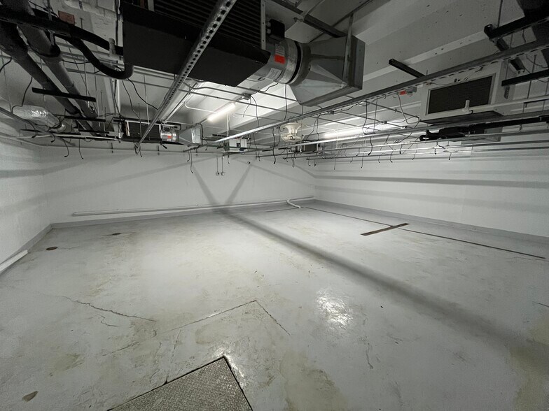 More Photos Of 155 Vallejo St, Denver Industrial For Lease