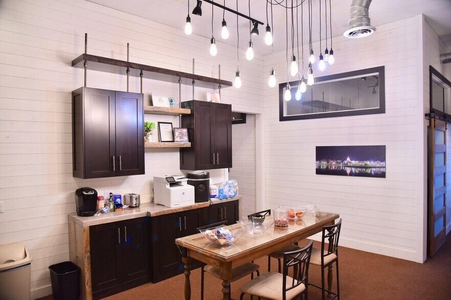 More Photos Of 102 E 6th Ave, Fort Pierre Office For Sale