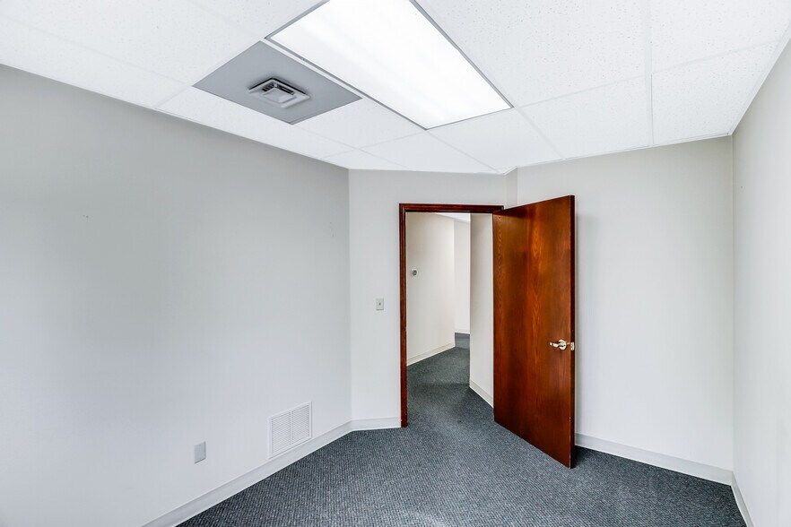 More Photos Of 9629 N Colfax Rd, Spokane Office For Sale