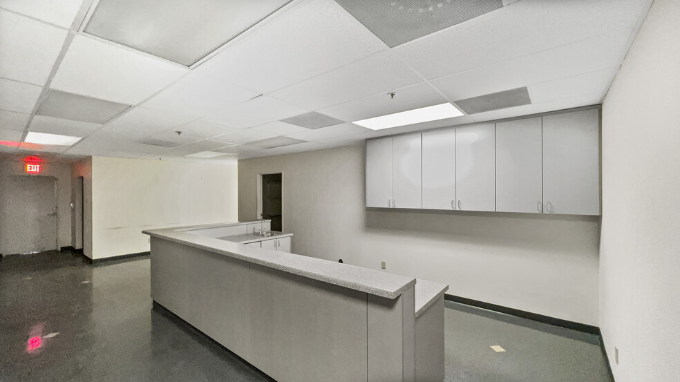 More Photos Of 6301 Mountain Vista St, Henderson Medical For Lease