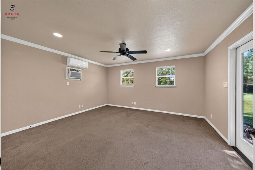 More Photos Of 115 Oak Park Dr, Boerne Office For Sale