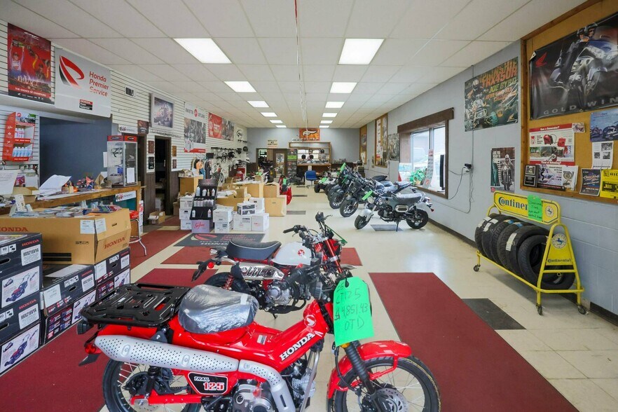 More Photos Of 4215 E Lake St, Minneapolis Freestanding For Sale