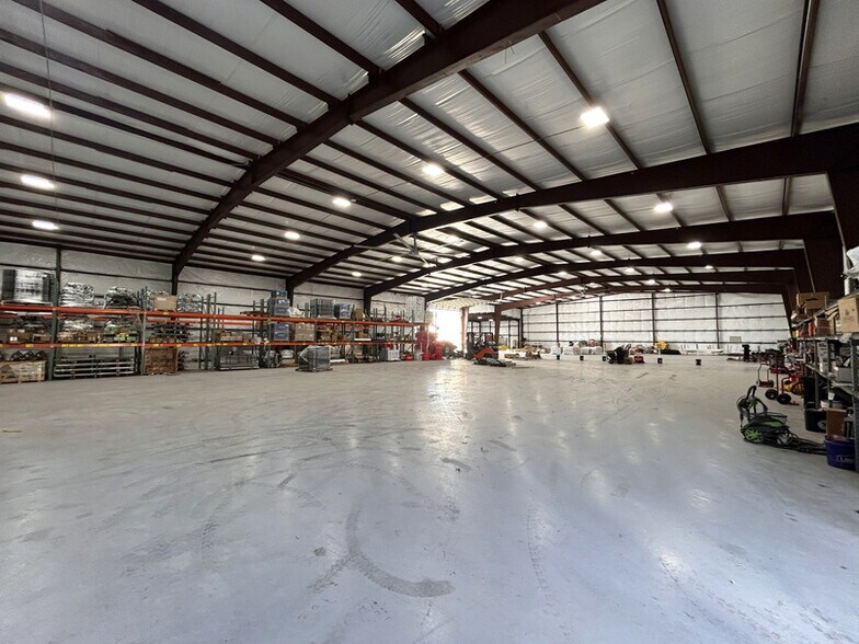 More Photos Of 6422 Calle Lozano Dr, Houston Warehouse For Lease