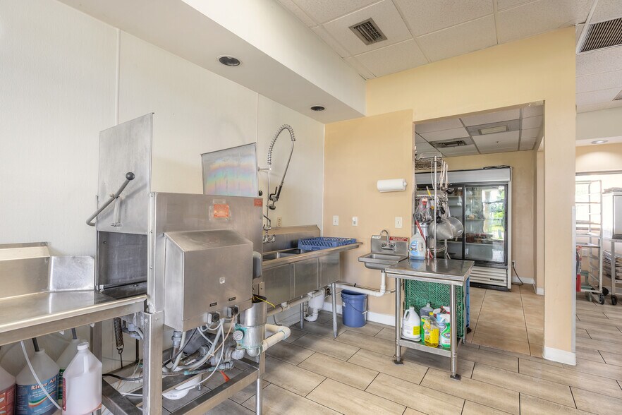 More Photos Of 258 Riverside Dr, Daytona Beach Storefront Retail Office For Sale