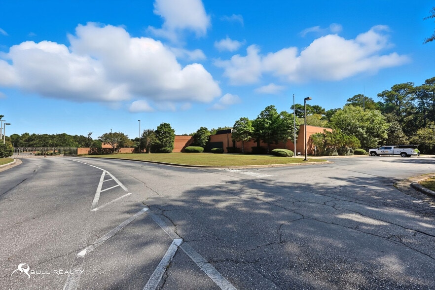 More Photos Of 458 Whitfield St, Fayetteville Manufacturing For Lease