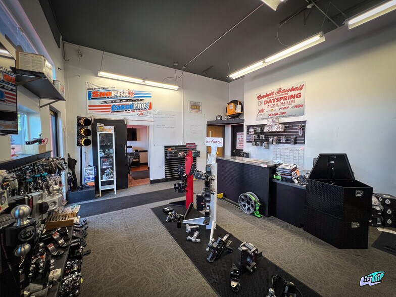 More Photos Of 786 NE Burnside Rd, Gresham Auto Dealership For Sale