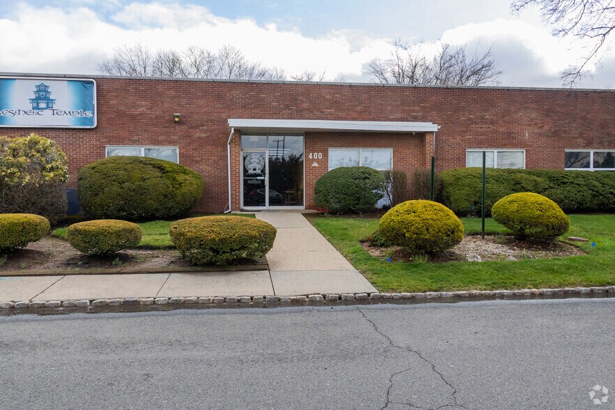 More Photos Of 400-450 Swenson Dr, Kenilworth Warehouse For Sale