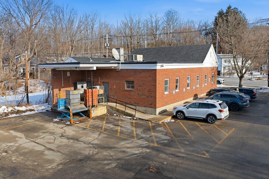 More Photos Of 284 Main St, West Newbury Post Office For Sale