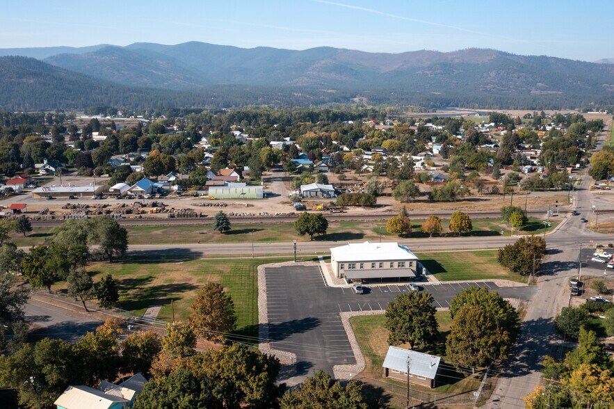 More Photos Of 200 W Railroad Ave, Plains Medical For Sale