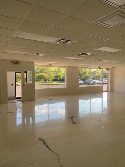 More Photos Of 44254-44282 Warren Rd, Canton Township Unknown For Lease