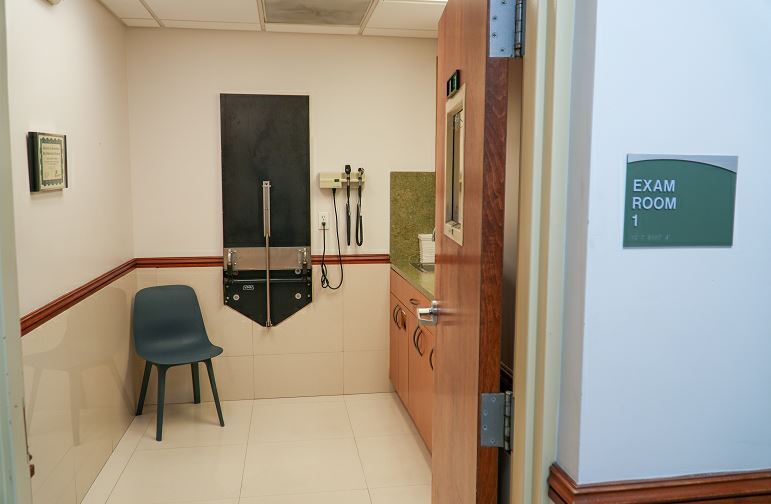 More Photos Of 9400 NW 58th St, Miami Veterinarian Kennel For Lease