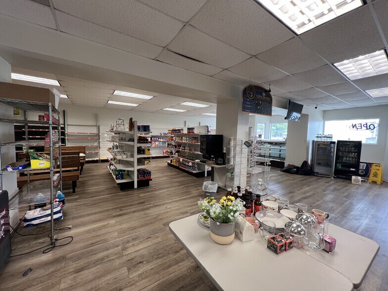 More Photos Of 2155 N 700 W, Arlington Storefront For Sale