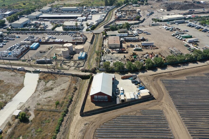 More Photos Of 907 Mission Rock Rd, Santa Paula Light Manufacturing For Sale