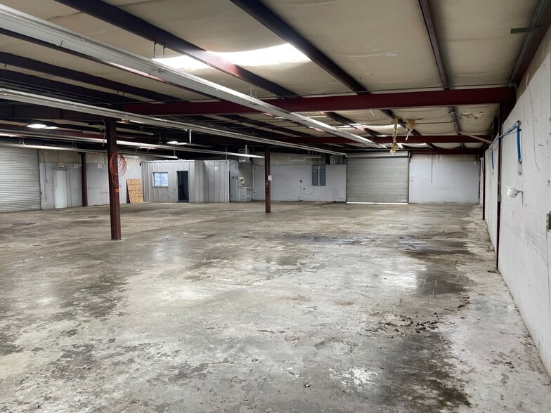 More Photos Of 951 Carl Vinson Pky, Centerville Warehouse For Sale