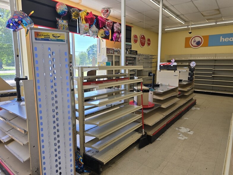 More Photos Of 8400 Wayne Rd, Romulus Freestanding For Lease