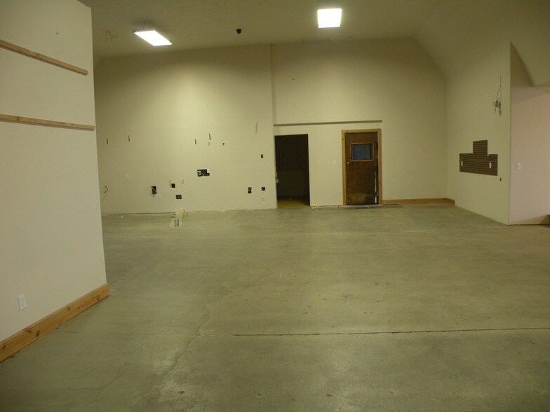 More Photos Of 88 Center St, Rock Springs Warehouse For Lease