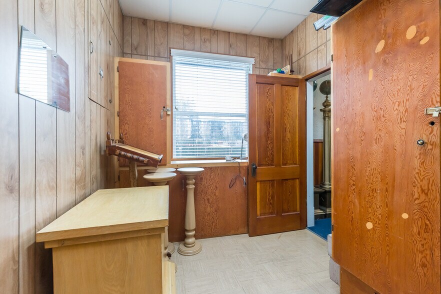 More Photos Of 33860 Pine st, Abbotsford Flex For Sale