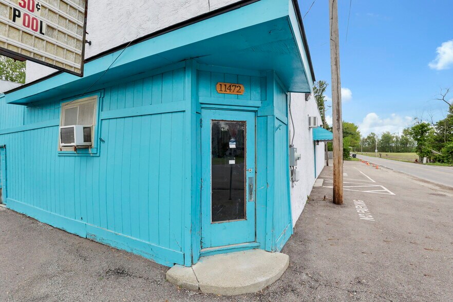 More Photos Of 11472 Broad St SW, Pataskala Bar For Lease