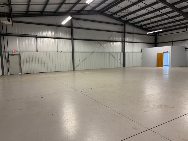 More Photos Of 840 Biscayne Dr, Concord Warehouse For Lease