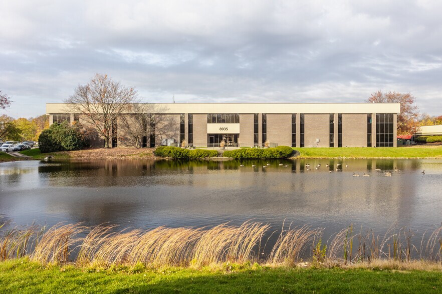 More Photos Of 8935 N Meridian St, Indianapolis Medical For Lease