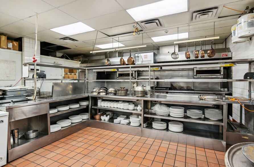 More Photos Of 139 17th Ave SW, Calgary Restaurant For Sale