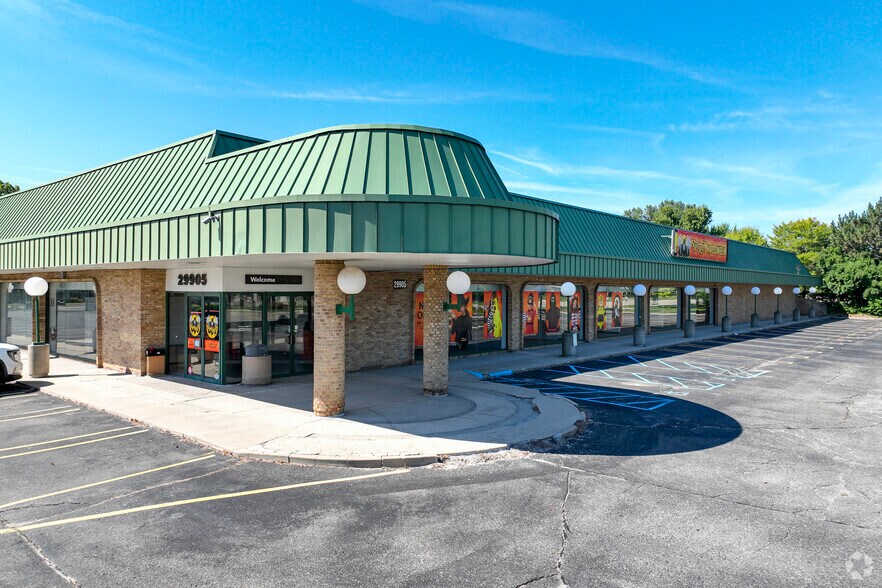 More Photos Of 29905 7 Mile Rd, Livonia Freestanding For Sale