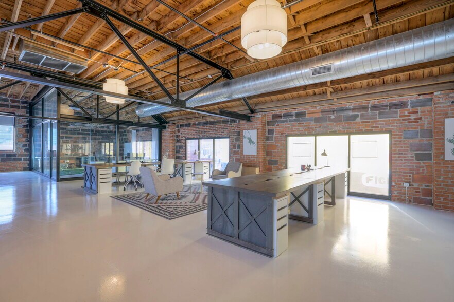 More Photos Of 1604 Locust St, Kansas City Office For Lease