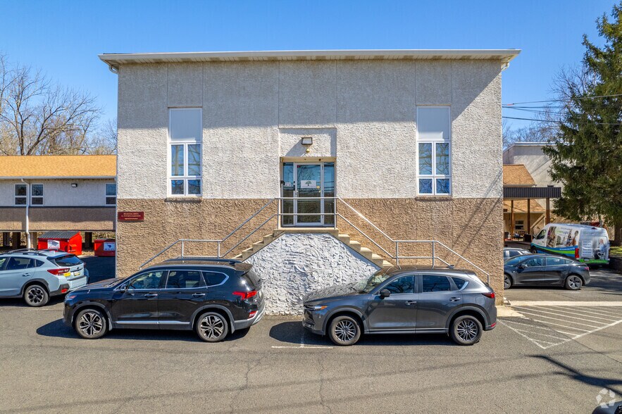More Photos Of 321 Morris Rd, Fort Washington Flex For Lease