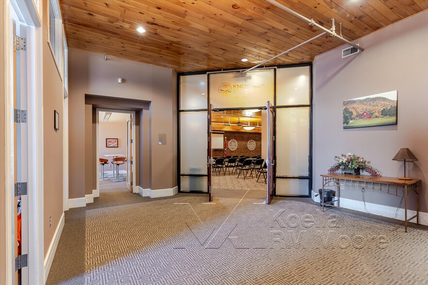 More Photos Of 17 Market Sq, Knoxville Storefront Retail Office For Sale