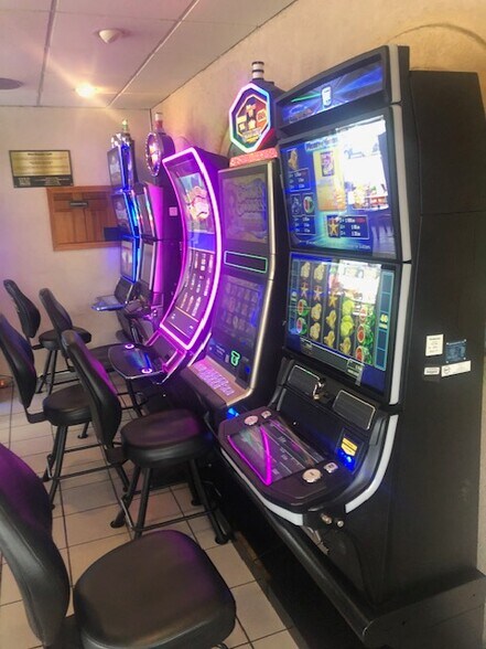 More Photos Of 750 N Addison Rd, Villa Park Restaurant For Sale