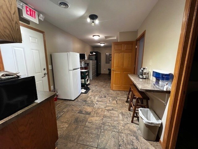 More Photos Of 208 W Cedar St, Spencer Flex For Lease