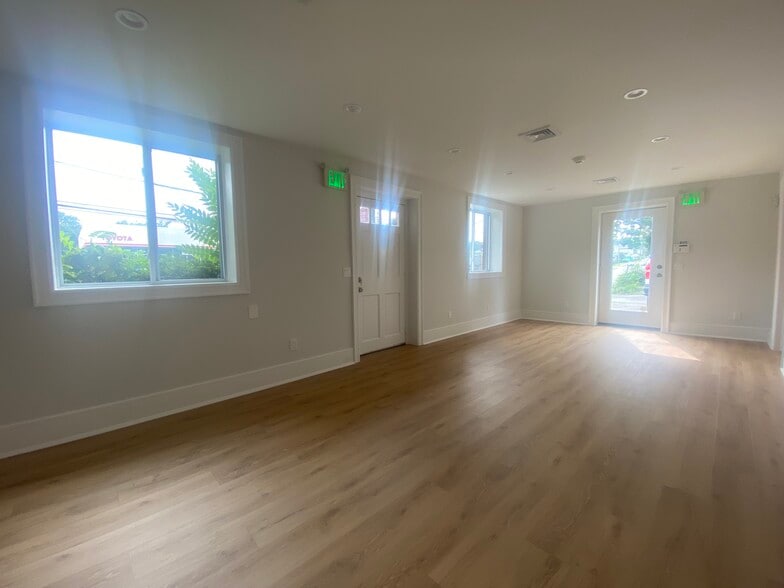 More Photos Of 78 E Putnam Ave, Cos Cob General Retail For Lease